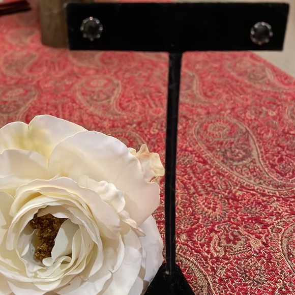 Swarovski sapphire-crystal stud earrings - Picture 3 of 6